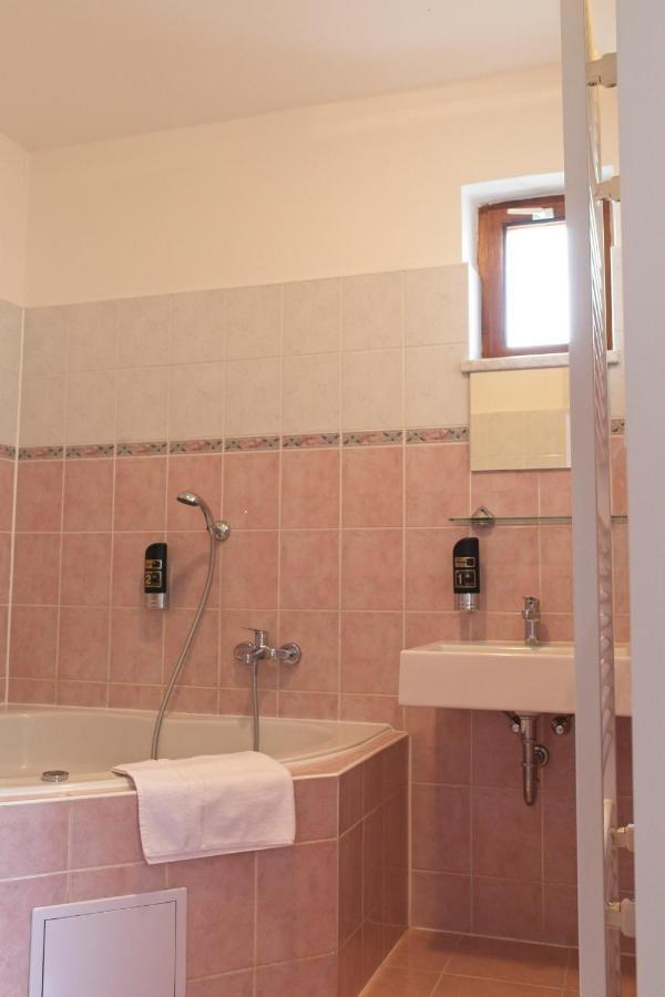 Penzion&Pizzerie U Massima Vyskov Ngoại thất bức ảnh